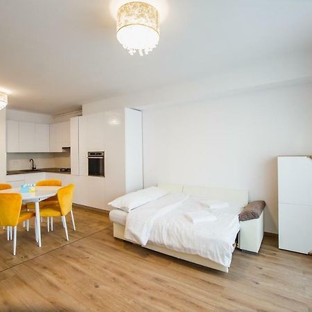 Spacious & Bright 2 Bedroom Central Apartment Oradea Exterior photo