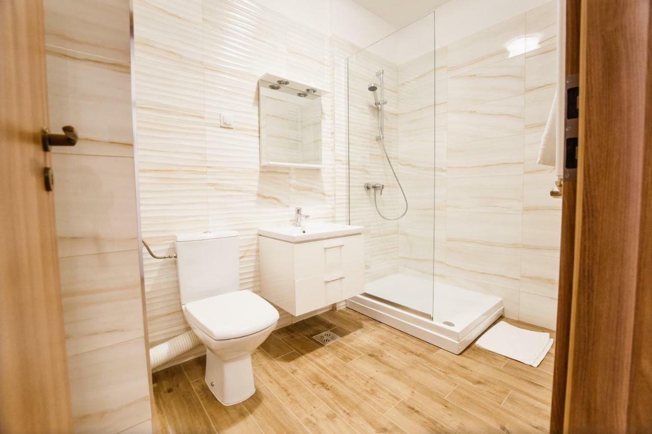 Spacious & Bright 2 Bedroom Central Apartment Oradea Exterior photo