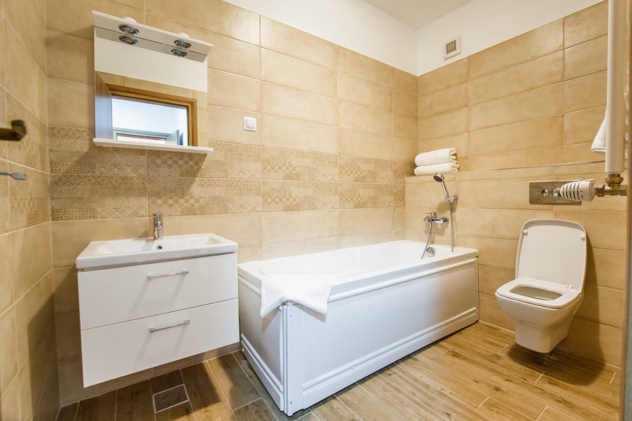 Spacious & Bright 2 Bedroom Central Apartment Oradea Exterior photo
