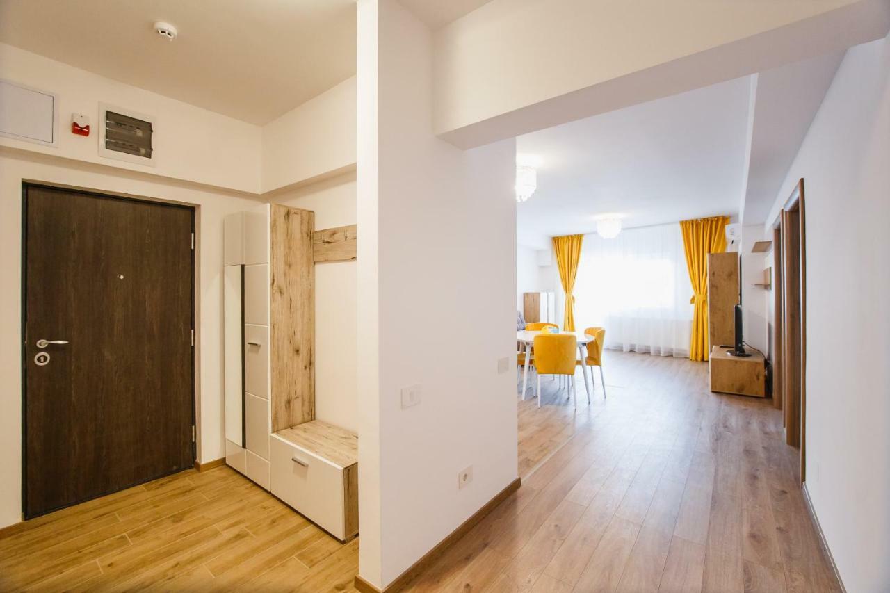 Spacious & Bright 2 Bedroom Central Apartment Oradea Exterior photo