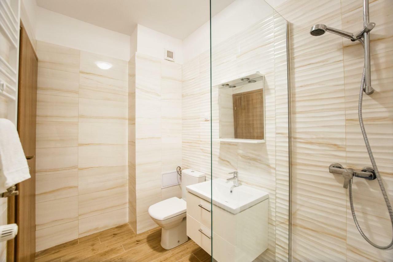Spacious & Bright 2 Bedroom Central Apartment Oradea Exterior photo