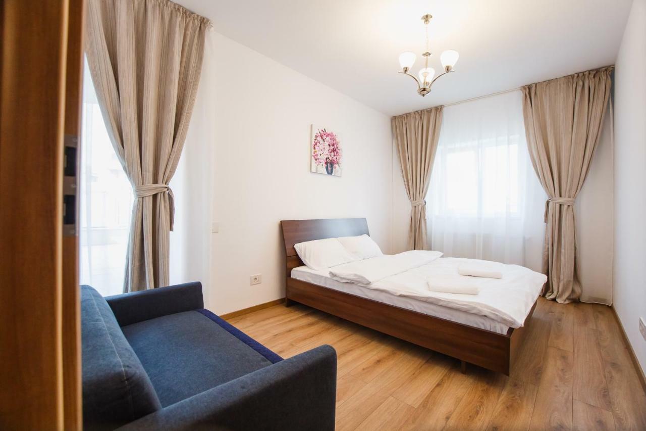 Spacious & Bright 2 Bedroom Central Apartment Oradea Exterior photo