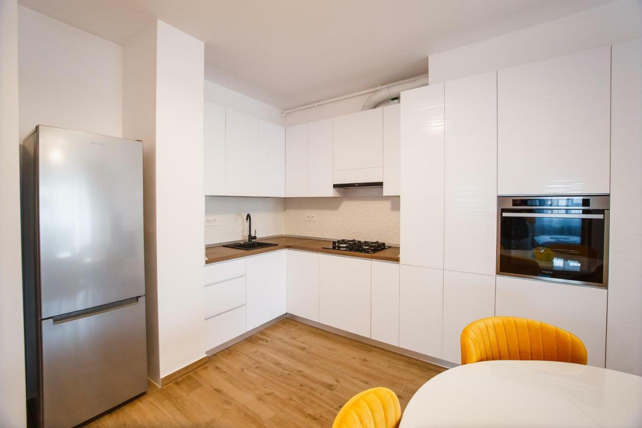 Spacious & Bright 2 Bedroom Central Apartment Oradea Exterior photo