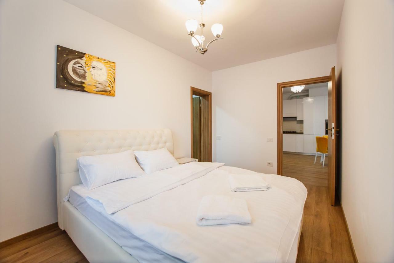 Spacious & Bright 2 Bedroom Central Apartment Oradea Exterior photo