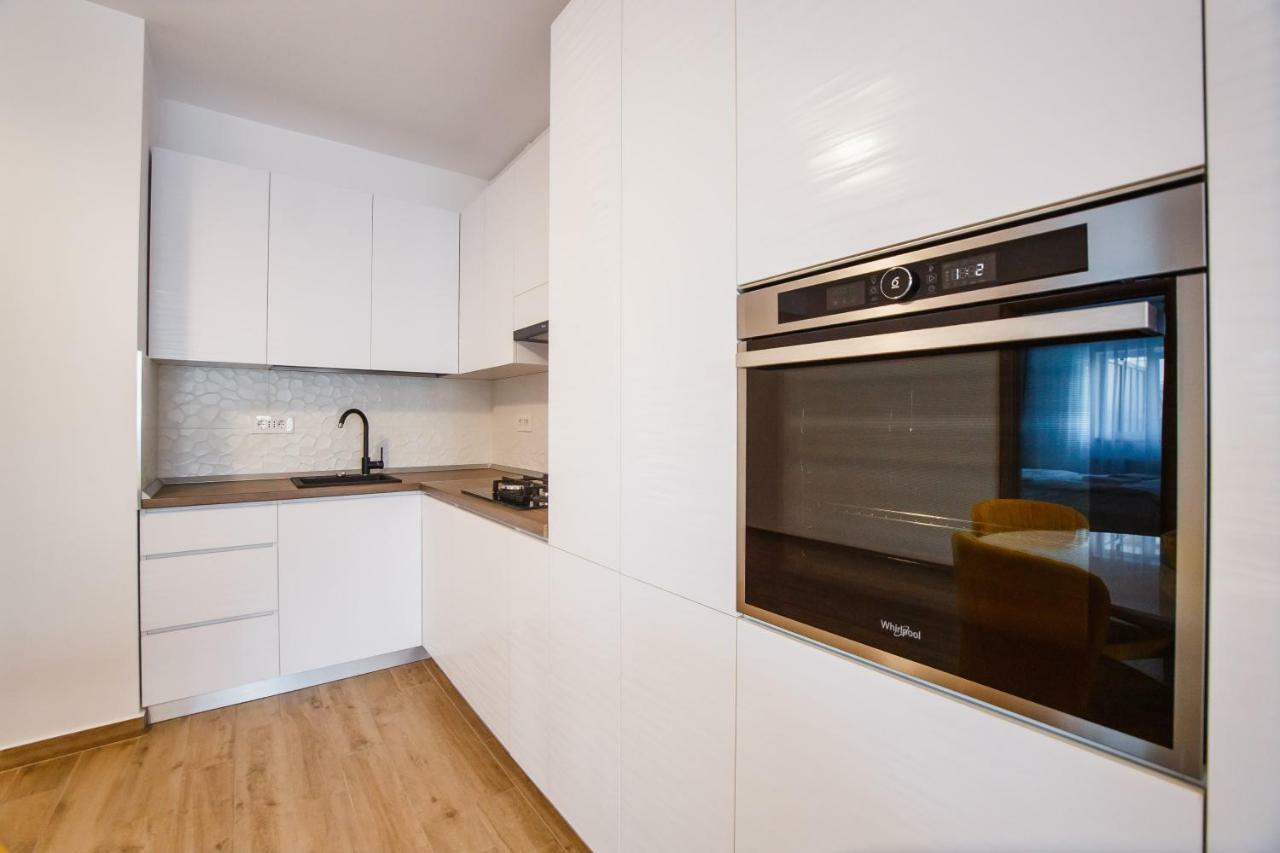 Spacious & Bright 2 Bedroom Central Apartment Oradea Exterior photo