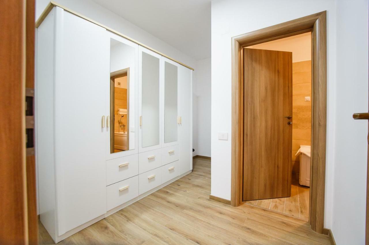Spacious & Bright 2 Bedroom Central Apartment Oradea Exterior photo