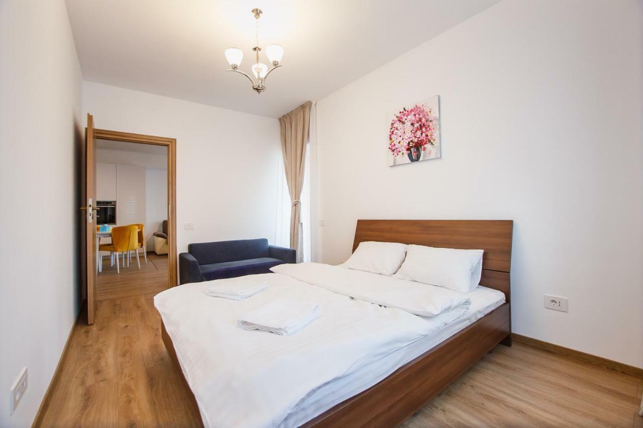 Spacious & Bright 2 Bedroom Central Apartment Oradea Exterior photo